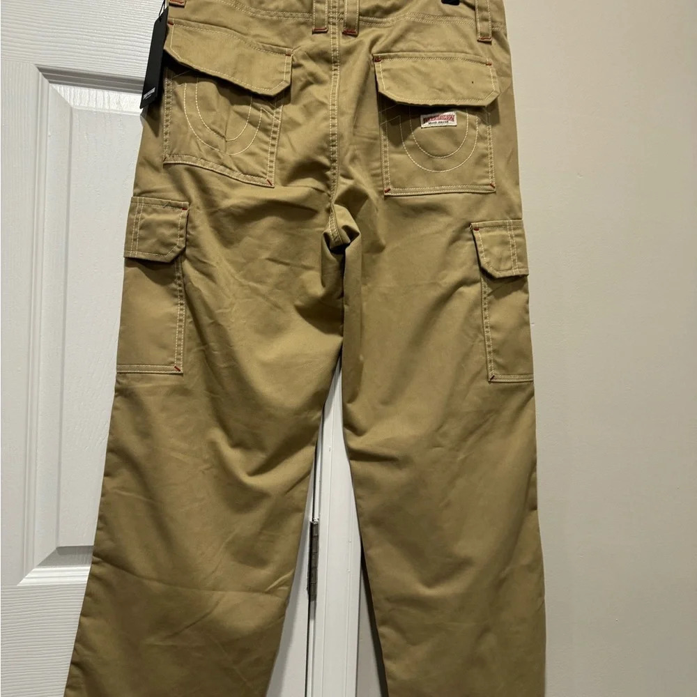 True Religion Military Single Needle Cargo Pant Travertine
Khaki Women's 28 NWT - Picture 8 of 16